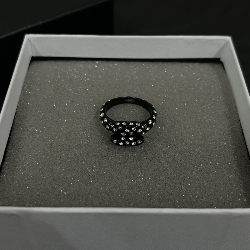 Ch**el rings